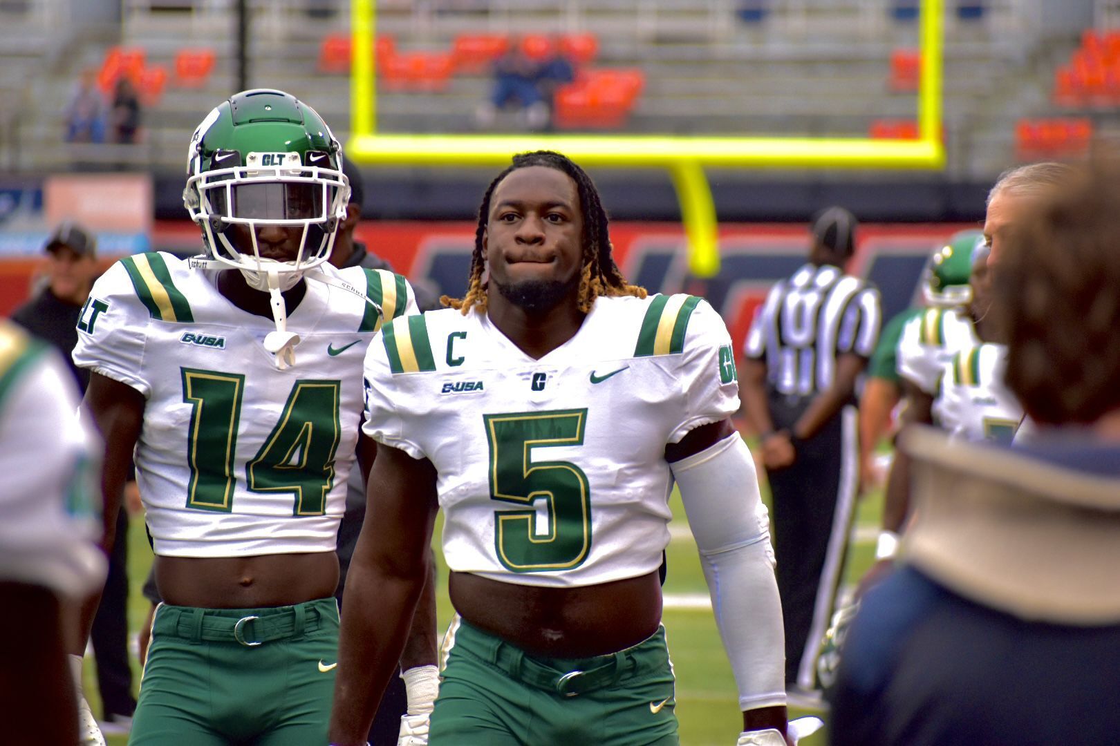 PHOTOS: Illinois warms up against Charlotte